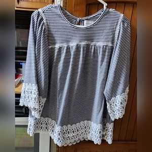 Medium Liz claiborne Botanical Bliss accent top